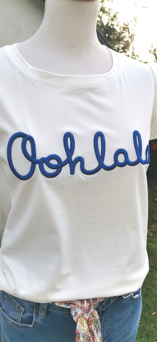 T-shirt OOHLALA blanc/bleu électrique – Image 2